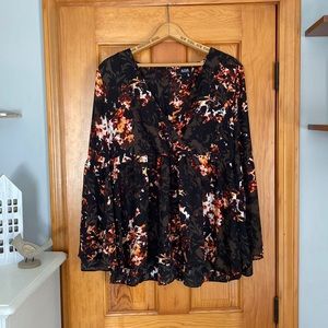 LAST CHANCE*** Floral Bell Sleeve Blouse